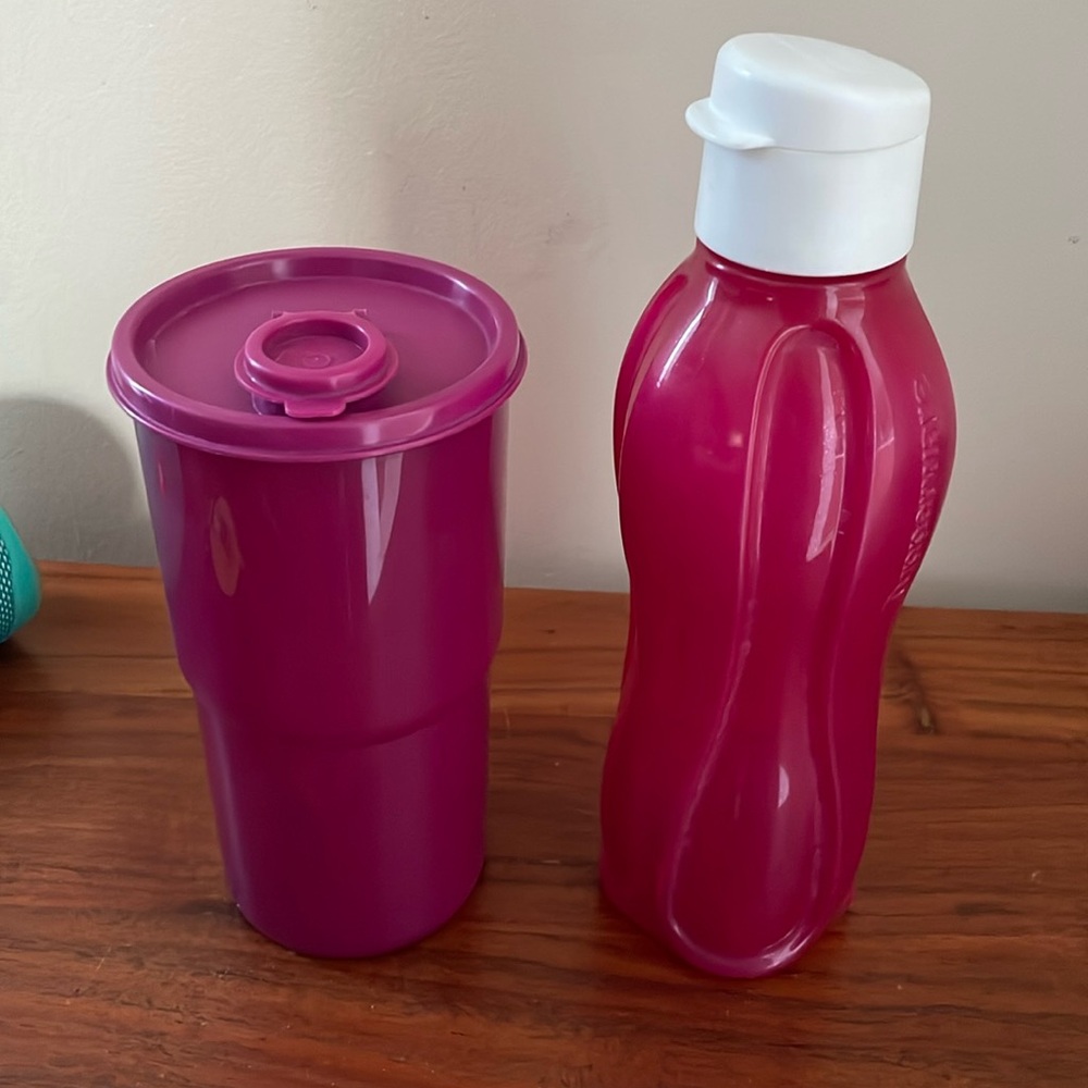 Set of two Tupperware water bottles pink